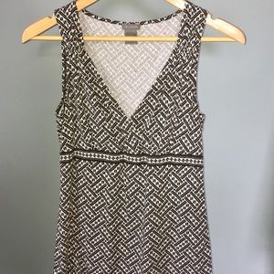 Ann Taylor black and white stretch v-neck tank top